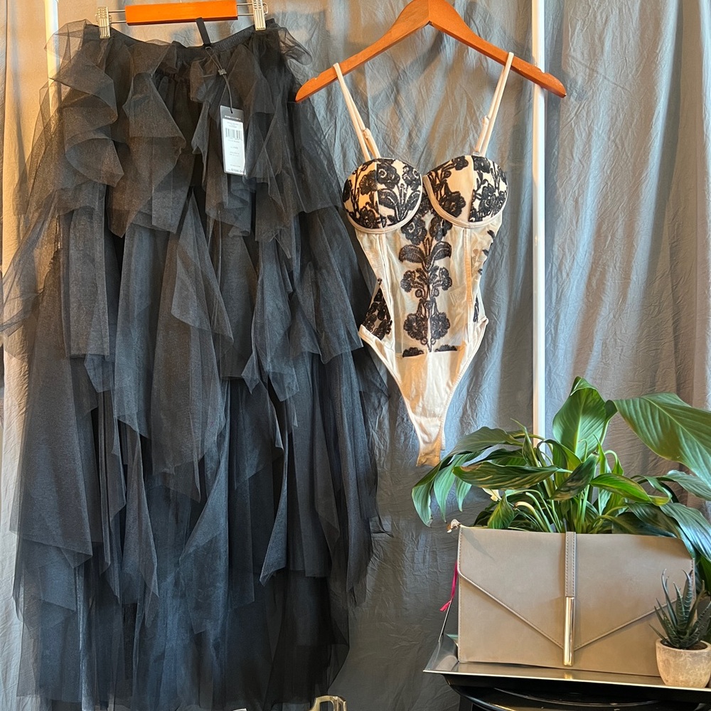 BLACK FRIDAY PRICE DROP! BCBG Tulle Maxi skirt (NWT) w/ free top of choice